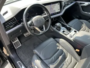 VW Touareg 3.0 TDI R-Line 4Motion PANO LED SH LEDER