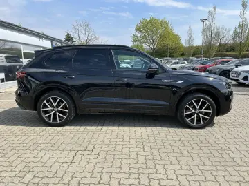 VW Touareg 3.0 TDI R-Line 4Motion PANO LED SH LEDER