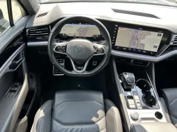 VW Touareg 3.0 TDI R-Line 4Motion PANO LED SH LEDER