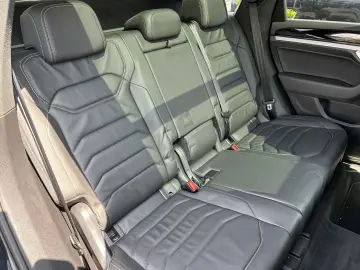 VW Touareg 3.0 TDI R-Line 4Motion PANO LED SH LEDER