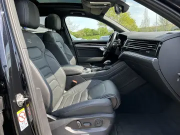 VW Touareg 3.0 TDI R-Line 4Motion PANO LED SH LEDER