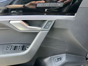VW Touareg 3.0 TDI R-Line 4Motion PANO LED SH LEDER