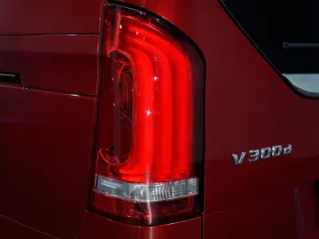 MERCEDES-BENZ V 300 d AMG Line 9G LED Burmester® 360  Distro