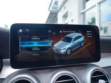 MERCEDES-BENZ GLC 300 de 4M 3xAMG PANO MEMORY