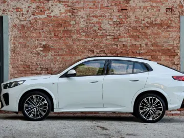 BMW X2 20d xDr M-SPORT NP69t€ ICONIC PANO AHK MEMORY