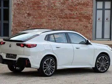 BMW X2 20d xDr M-SPORT NP69t€ ICONIC PANO AHK MEMORY