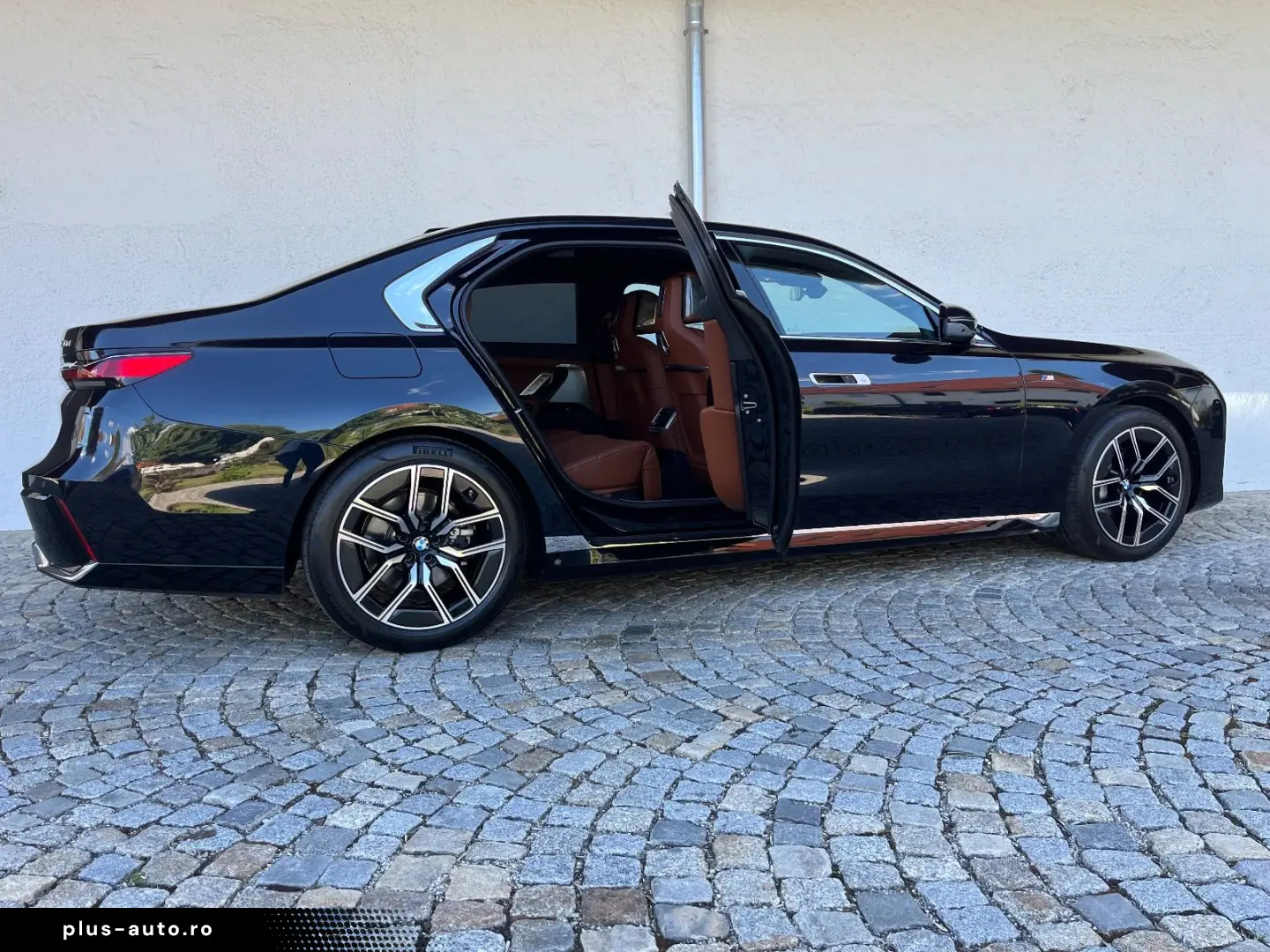 BMW 740d xDr.  M SPORT FOND ENT LOUNGE SEAT AT DOORS