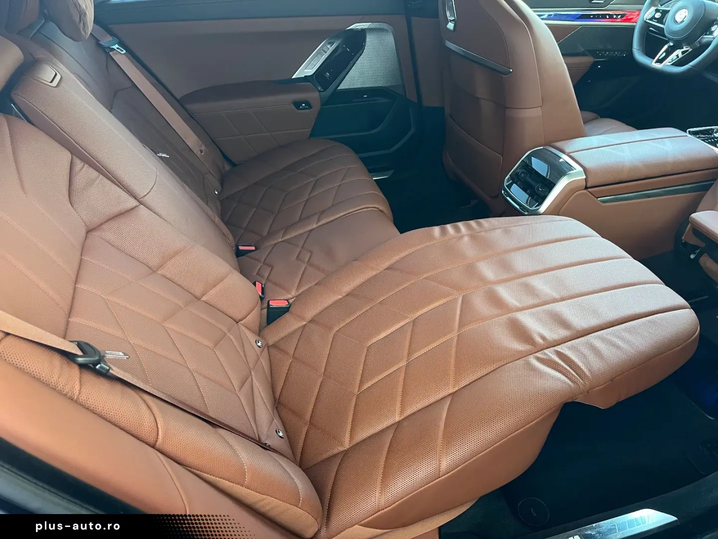 BMW 740d xDr.  M SPORT FOND ENT LOUNGE SEAT AT DOORS