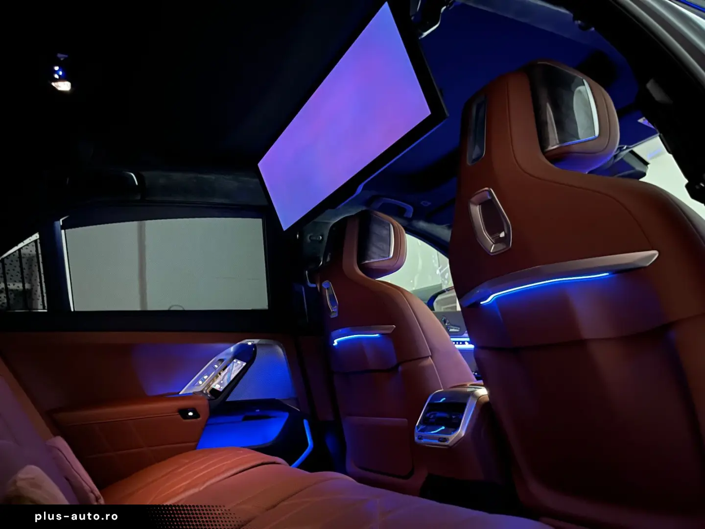 BMW 740d xDr.  M SPORT FOND ENT LOUNGE SEAT AT DOORS