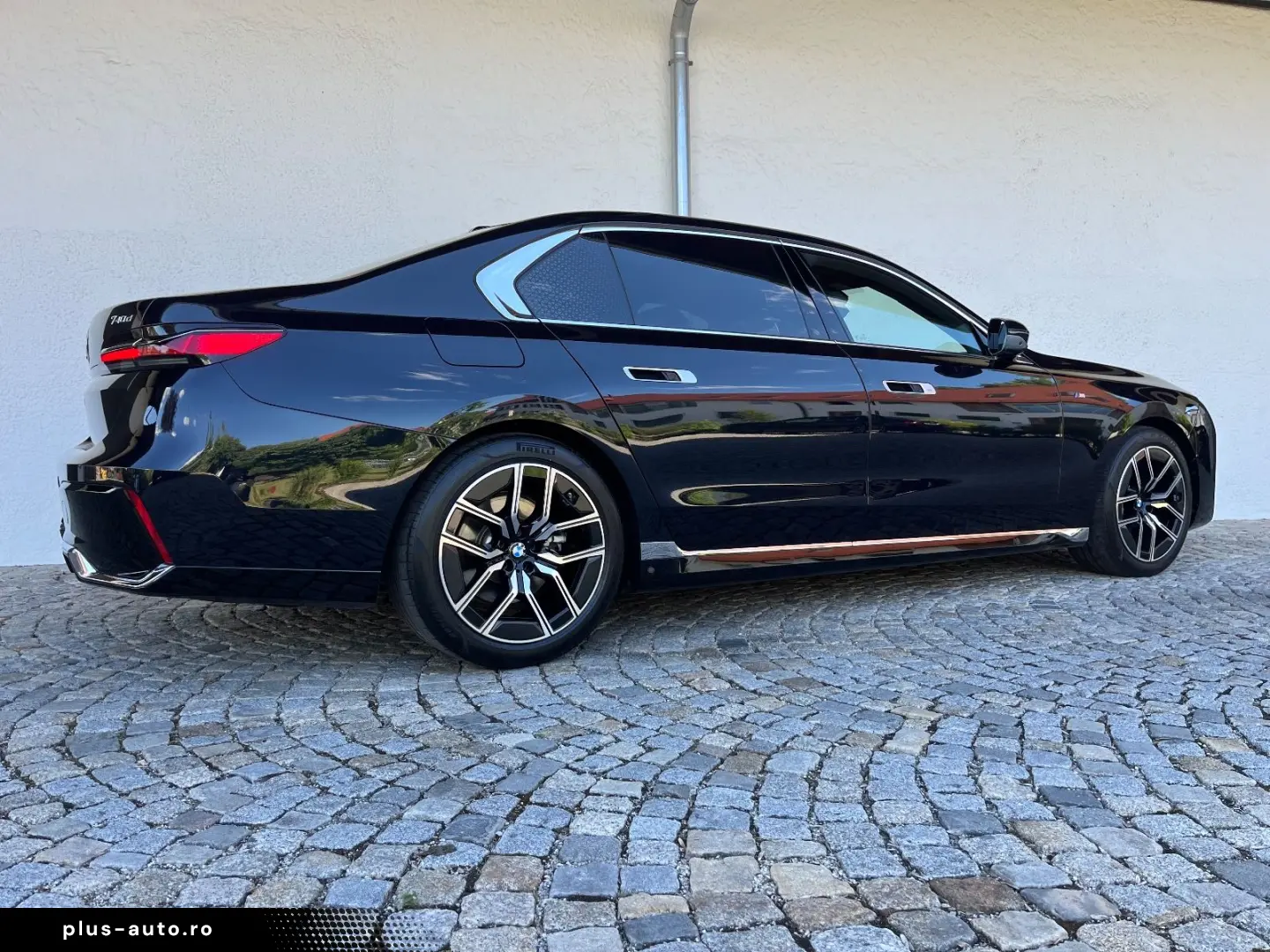 BMW 740d xDr.  M SPORT FOND ENT LOUNGE SEAT AT DOORS