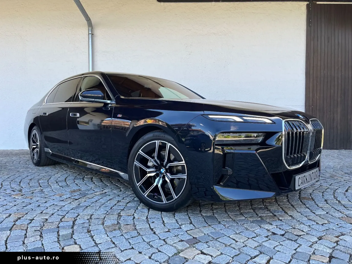 BMW 740d xDr.  M SPORT FOND ENT LOUNGE SEAT AT DOORS