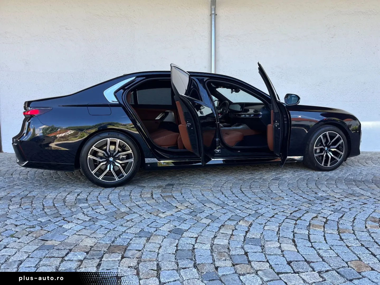 BMW 740d xDr.  M SPORT FOND ENT LOUNGE SEAT AT DOORS