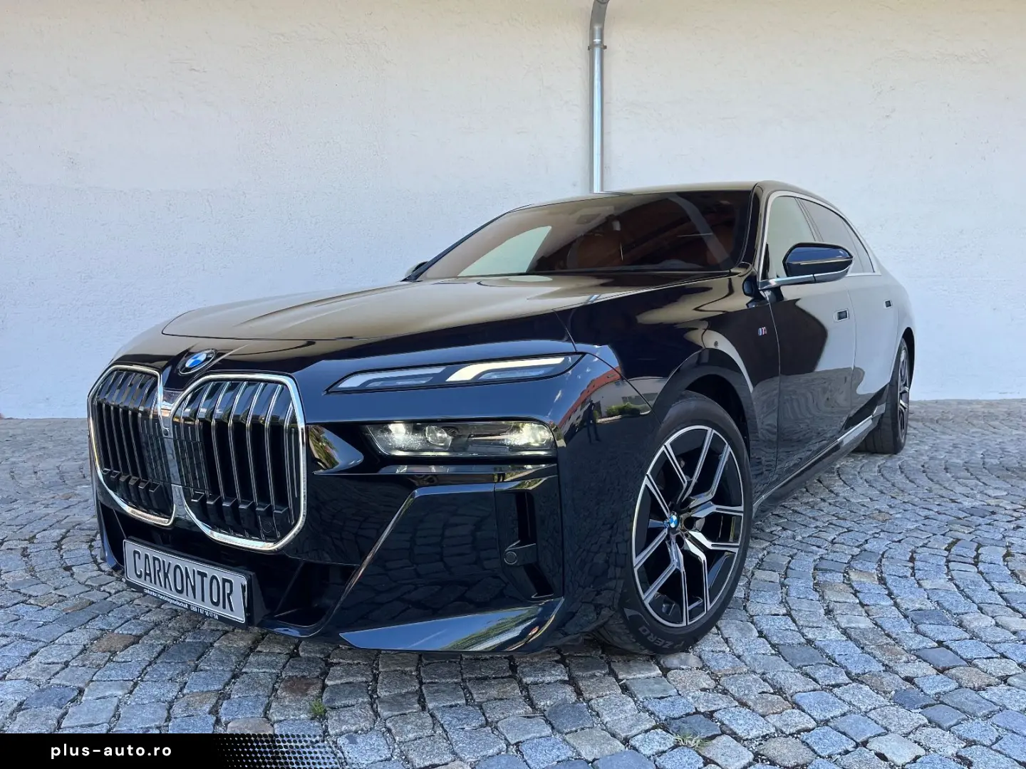 BMW 740d xDr.  M SPORT FOND ENT LOUNGE SEAT AT DOORS