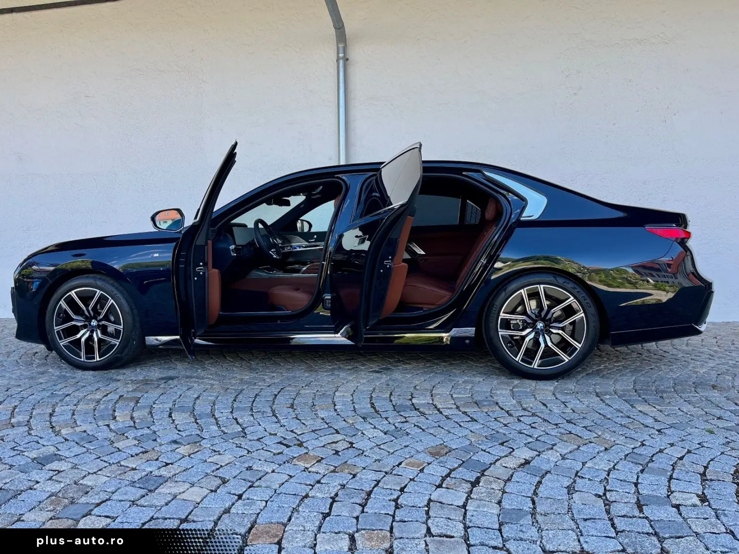 BMW 740d xDr.  M SPORT FOND ENT LOUNGE SEAT AT DOORS