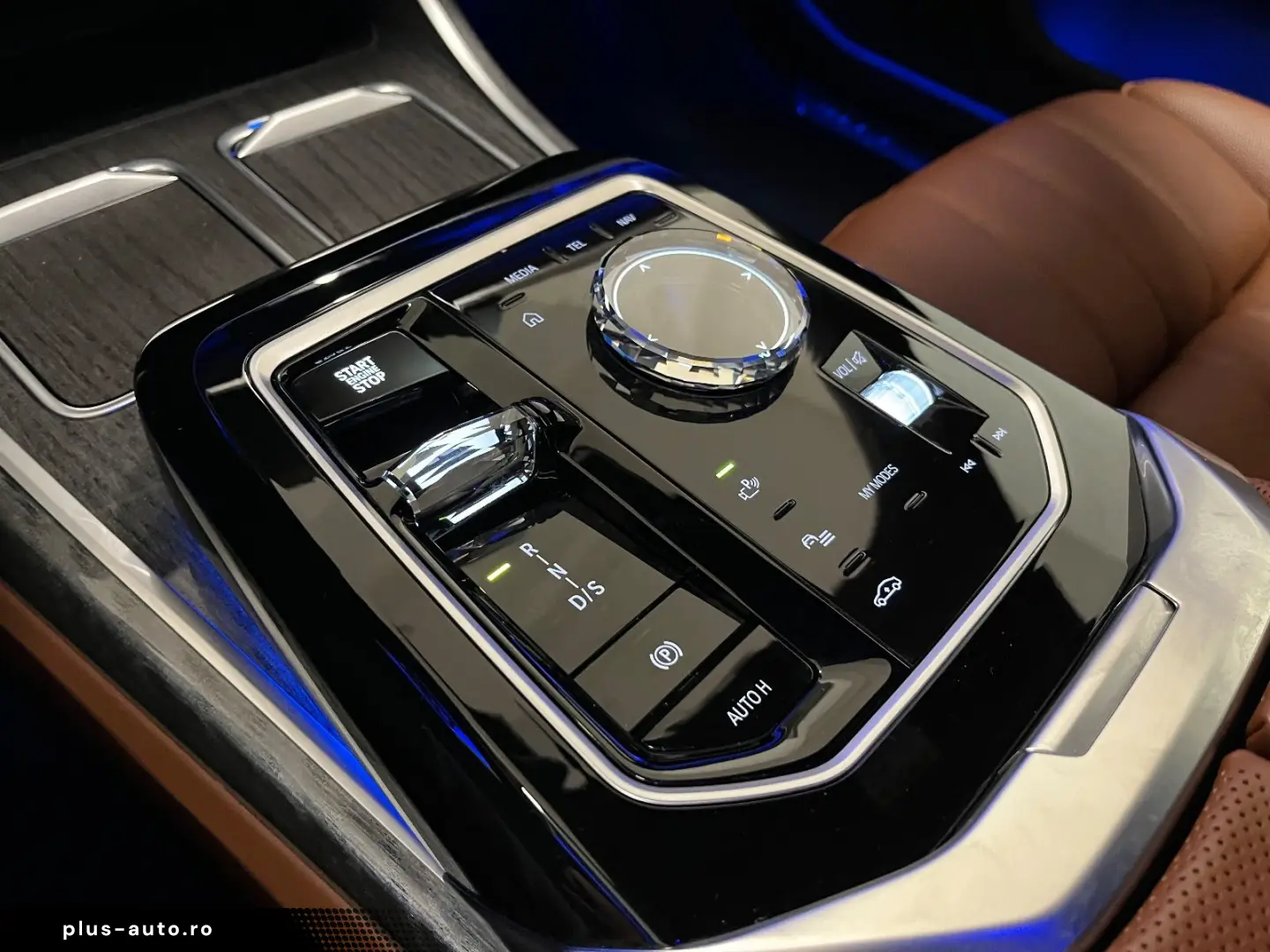 BMW 740d xDr.  M SPORT FOND ENT LOUNGE SEAT AT DOORS