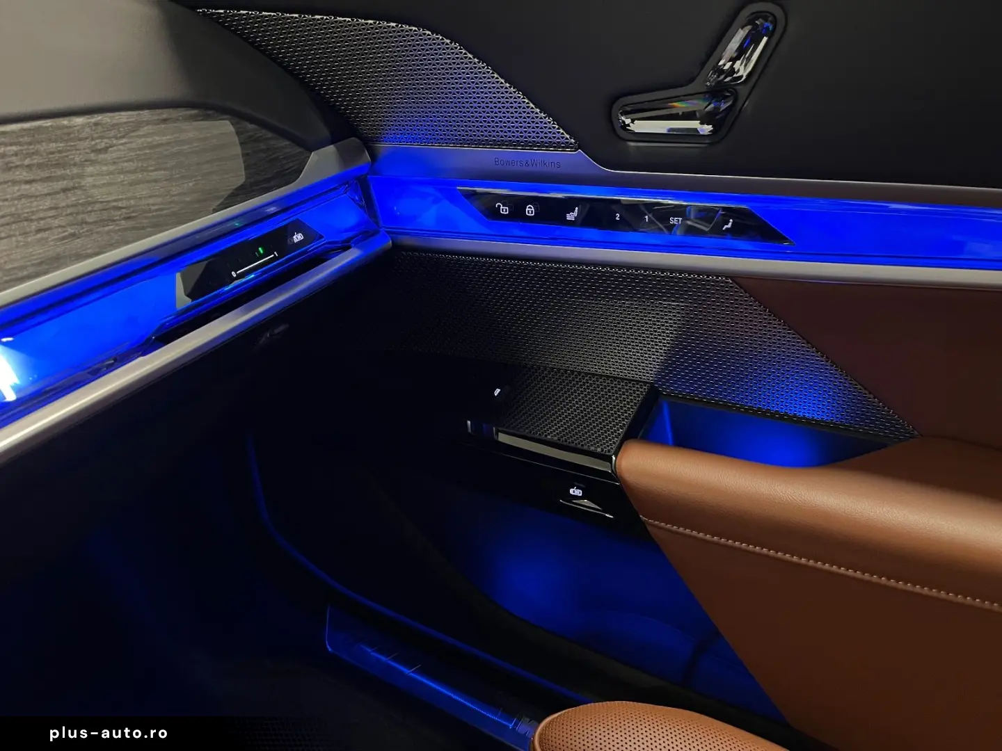 BMW 740d xDr.  M SPORT FOND ENT LOUNGE SEAT AT DOORS