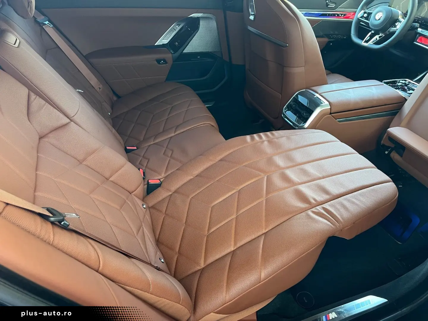 BMW 740d xDr.  M SPORT FOND ENT LOUNGE SEAT AT DOORS