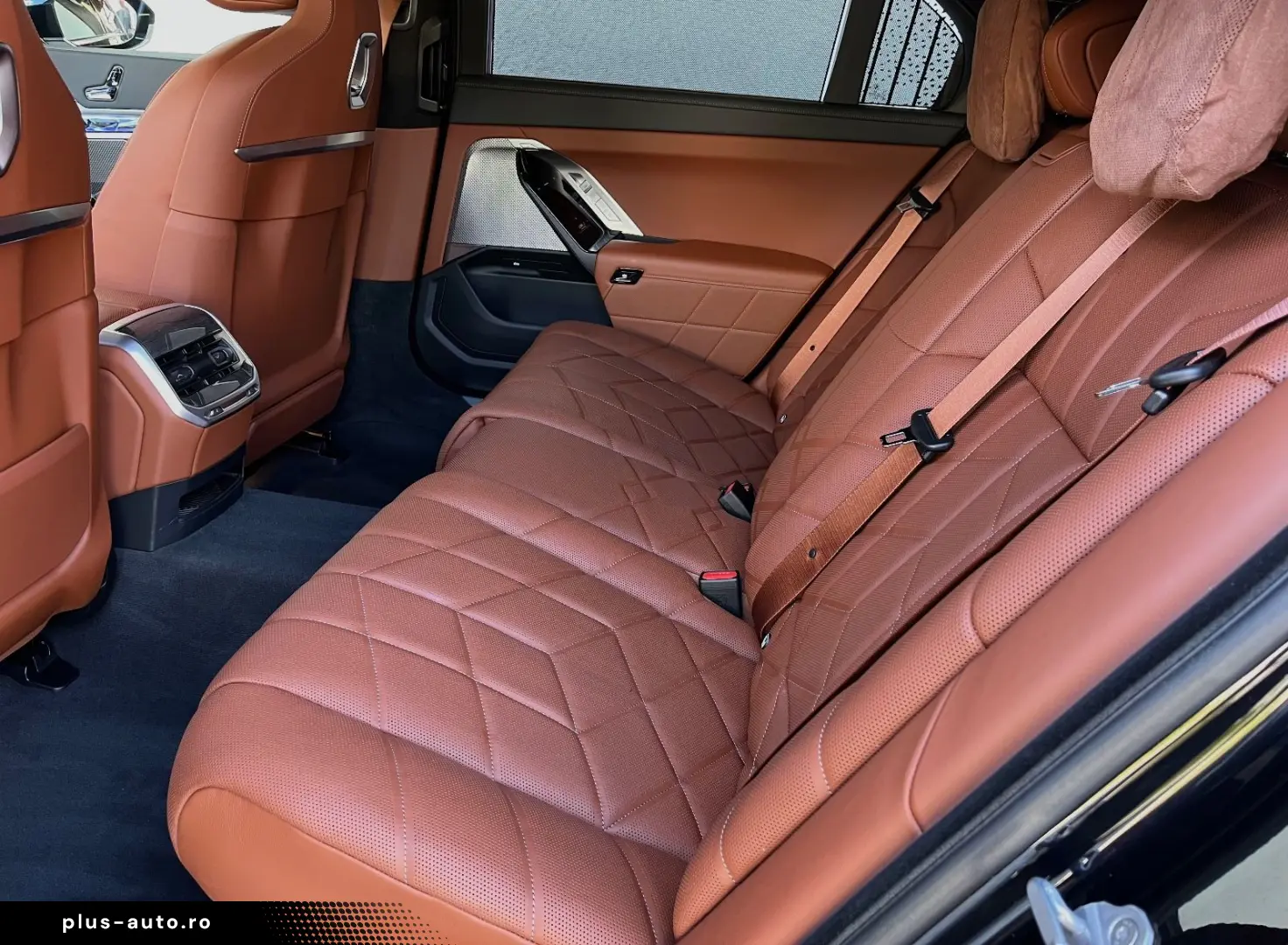 BMW 740d xDr.  M SPORT FOND ENT LOUNGE SEAT AT DOORS