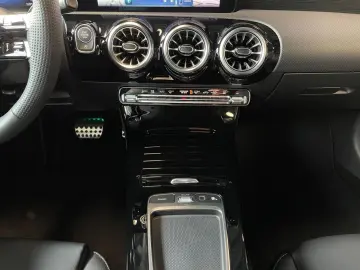 MERCEDES-BENZ CLA 250 4M Coupe AMG Night Pano Standhzg FAP