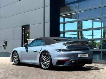 PORSCHE 992 Turbo Cabriolet Heritage Manufaktur Lift
