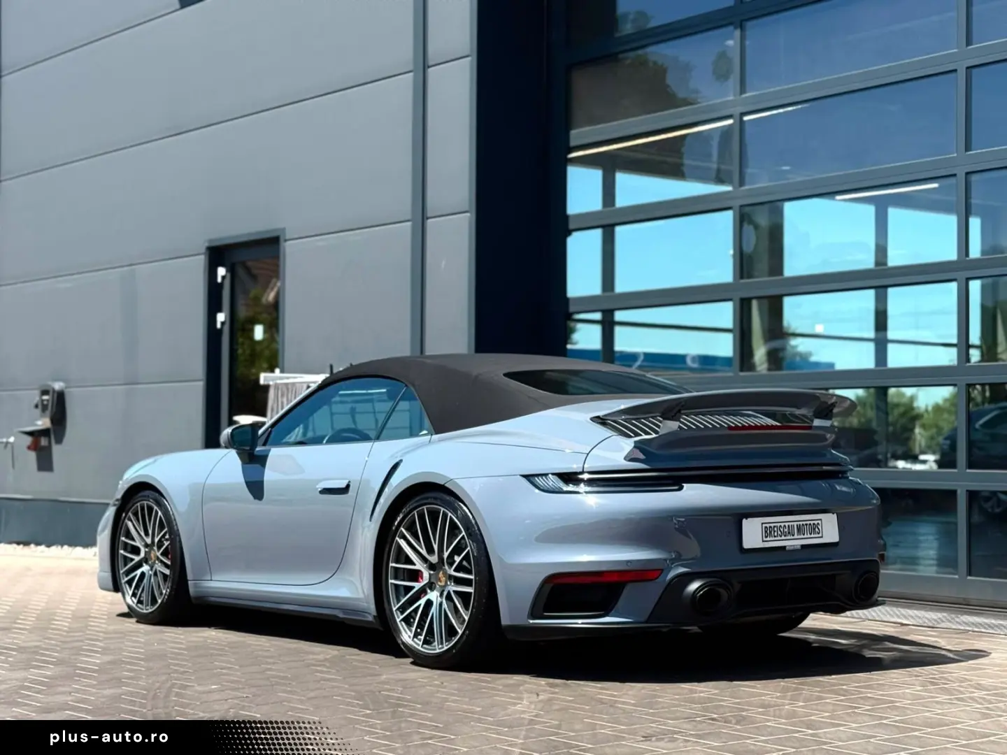 PORSCHE 992 Turbo Cabriolet Heritage Manufaktur Lift