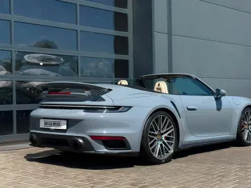 PORSCHE 992 Turbo Cabriolet Heritage Manufaktur Lift