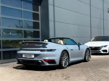 PORSCHE 992 Turbo Cabriolet Heritage Manufaktur Lift