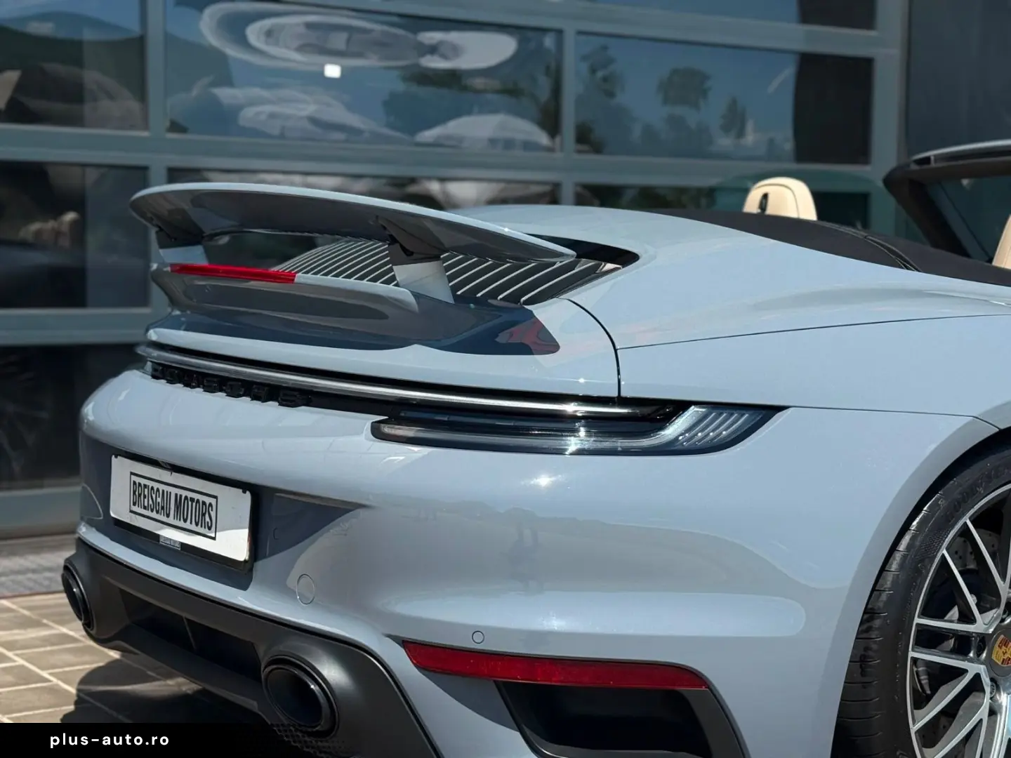 PORSCHE 992 Turbo Cabriolet Heritage Manufaktur Lift