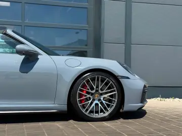 PORSCHE 992 Turbo Cabriolet Heritage Manufaktur Lift