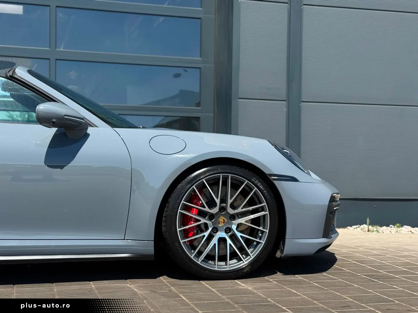 PORSCHE 992 Turbo Cabriolet Heritage Manufaktur Lift