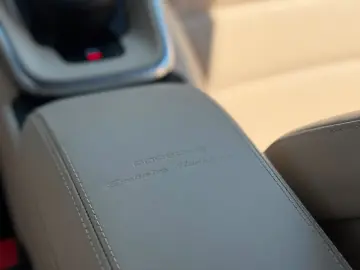 PORSCHE 992 Turbo Cabriolet Heritage Manufaktur Lift