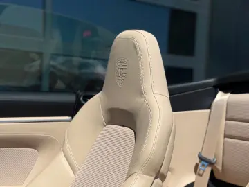 PORSCHE 992 Turbo Cabriolet Heritage Manufaktur Lift