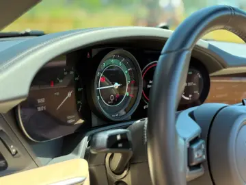 PORSCHE 992 Turbo Cabriolet Heritage Manufaktur Lift