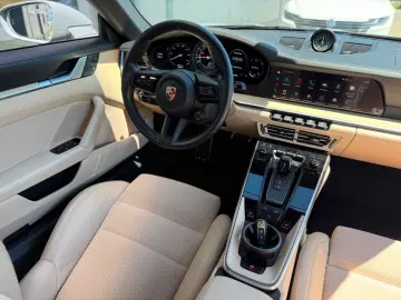 PORSCHE 992 Turbo Cabriolet Heritage Manufaktur Lift