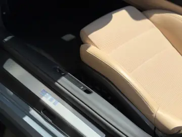 PORSCHE 992 Turbo Cabriolet Heritage Manufaktur Lift