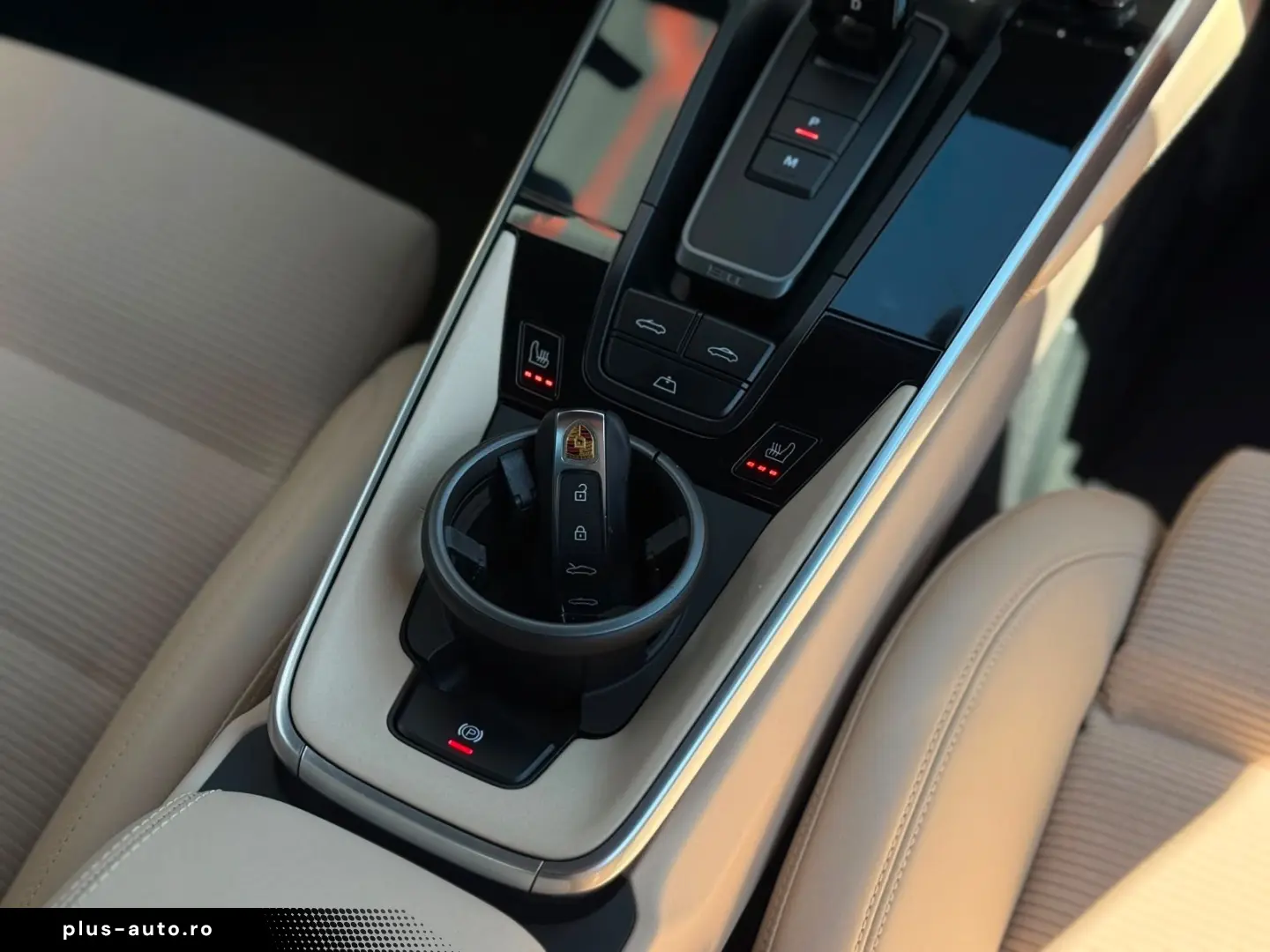 PORSCHE 992 Turbo Cabriolet Heritage Manufaktur Lift