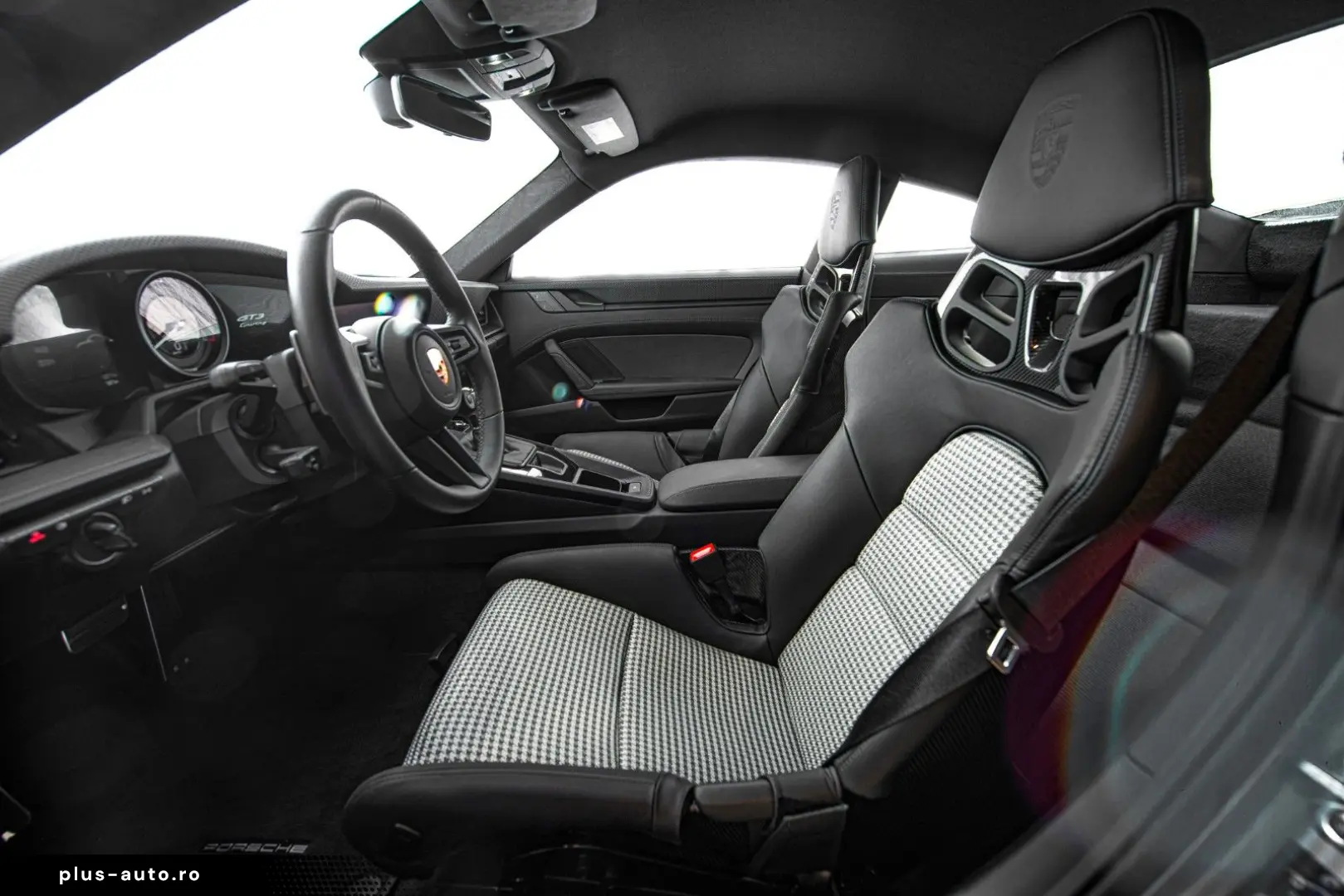 PORSCHE 992 GT3 Touring   1520km   Houndstooth   VAT