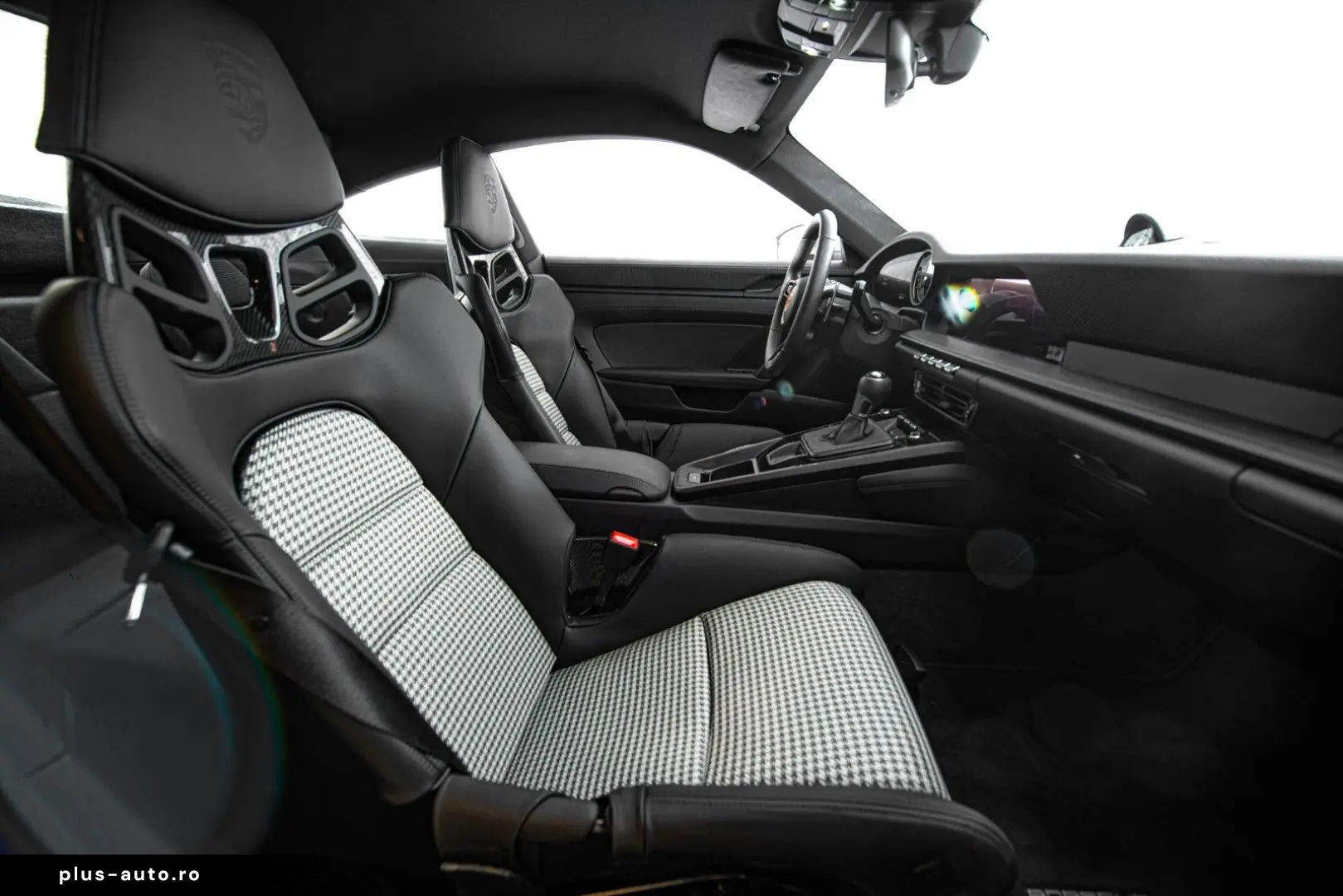 PORSCHE 992 GT3 Touring   1520km   Houndstooth   VAT