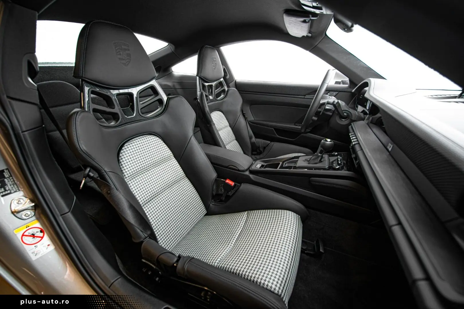 PORSCHE 992 GT3 Touring   1520km   Houndstooth   VAT
