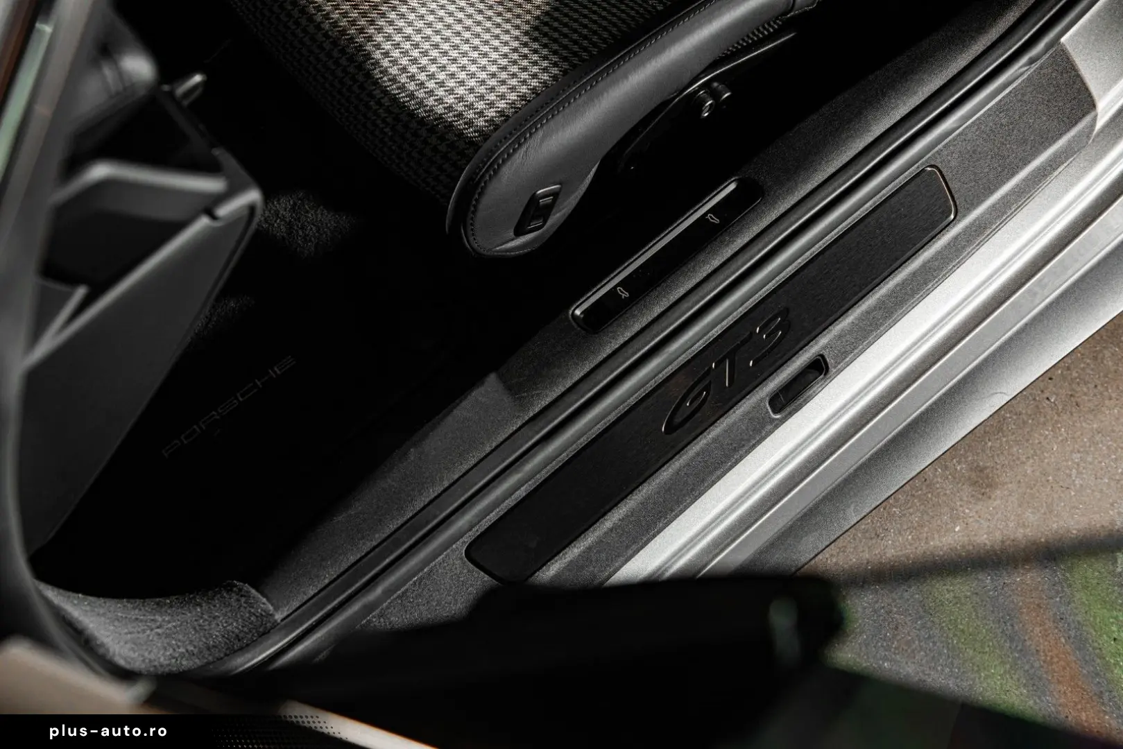 PORSCHE 992 GT3 Touring   1520km   Houndstooth   VAT