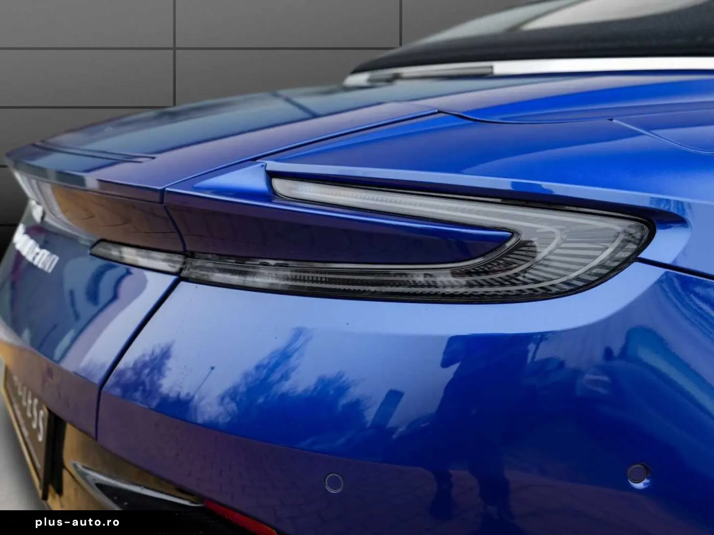 ASTON MARTIN DB12 Volante