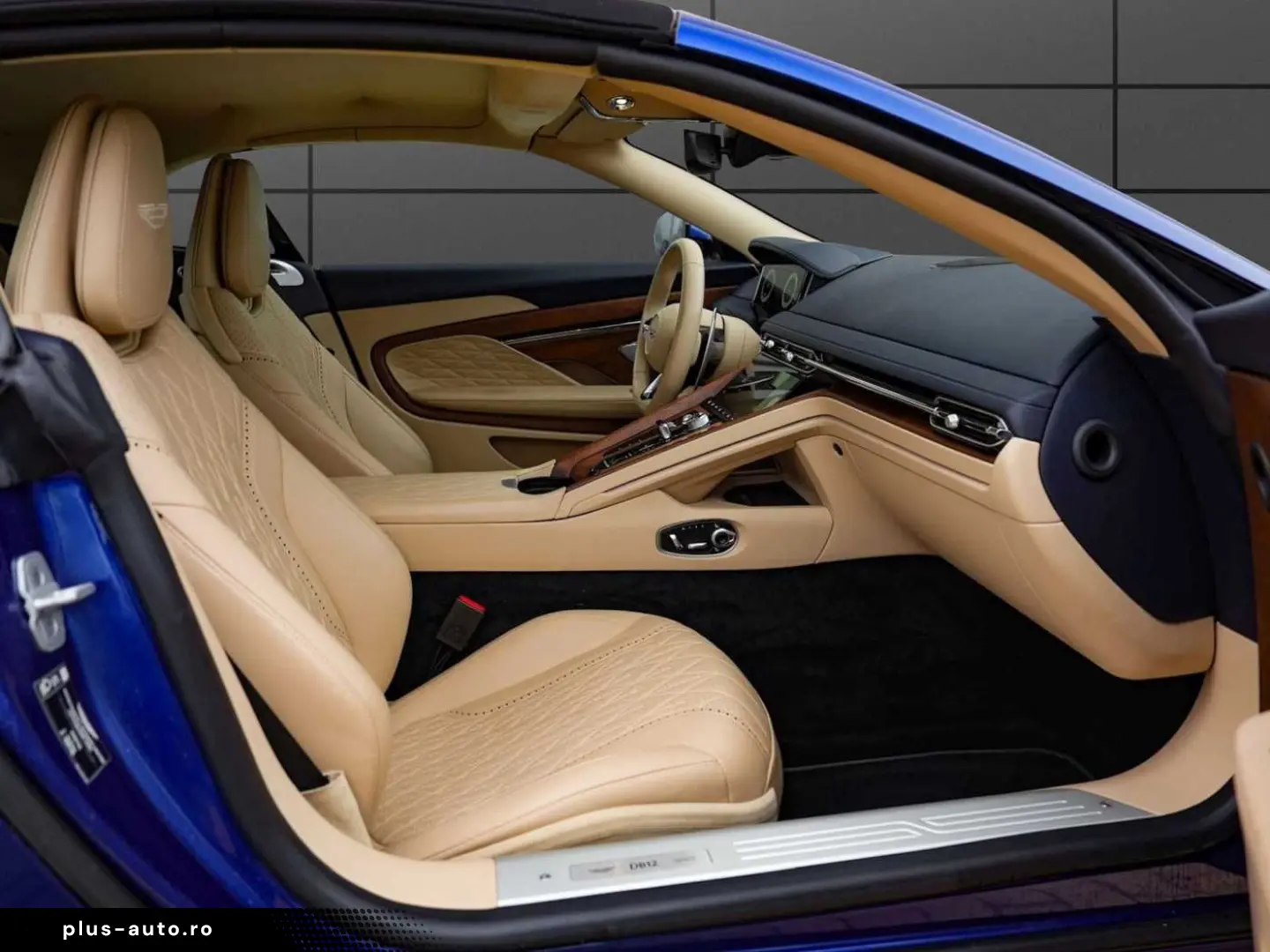 ASTON MARTIN DB12 Volante