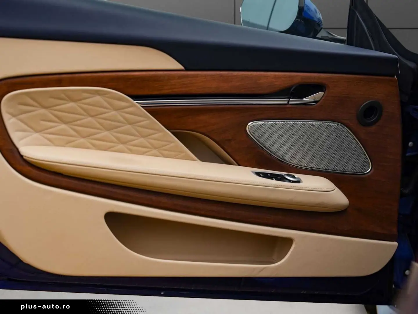 ASTON MARTIN DB12 Volante