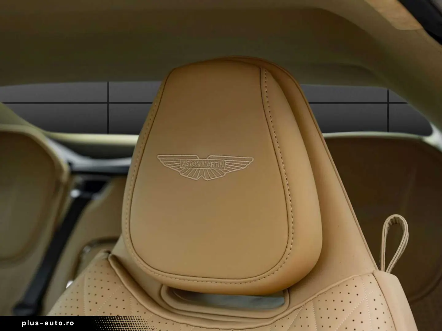 ASTON MARTIN DB12 Volante