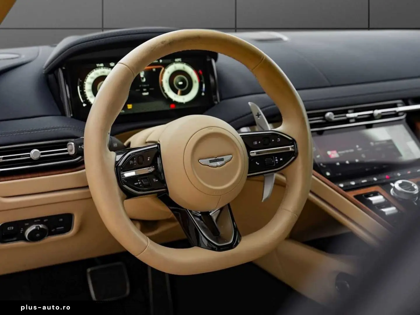 ASTON MARTIN DB12 Volante