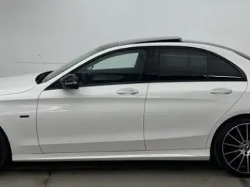 MERCEDES-BENZ C 300 e AMG NIGHT PANO AIRMATIC KEYLESS KAMERA