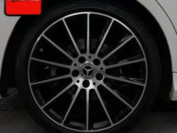 MERCEDES-BENZ C 300 e AMG NIGHT PANO AIRMATIC KEYLESS KAMERA