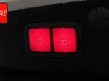 MERCEDES-BENZ C 300 e AMG NIGHT PANO AIRMATIC KEYLESS KAMERA