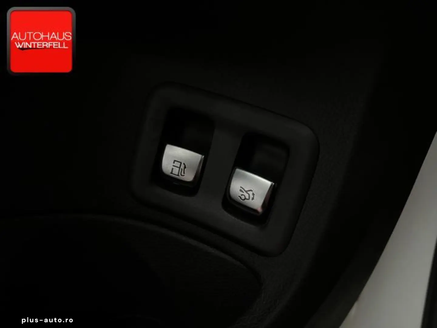 MERCEDES-BENZ C 300 e AMG NIGHT PANO AIRMATIC KEYLESS KAMERA