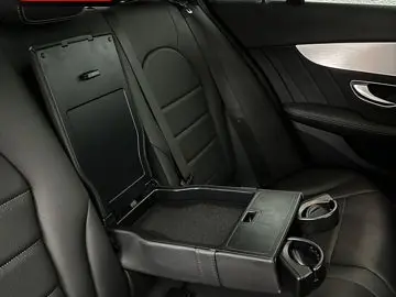 MERCEDES-BENZ C 300 e AMG NIGHT PANO AIRMATIC KEYLESS KAMERA